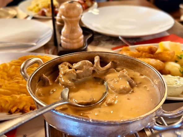 瑞士自由行旅遊攻略-蘇黎世必吃美食餐廳推薦-軍火庫餐廳