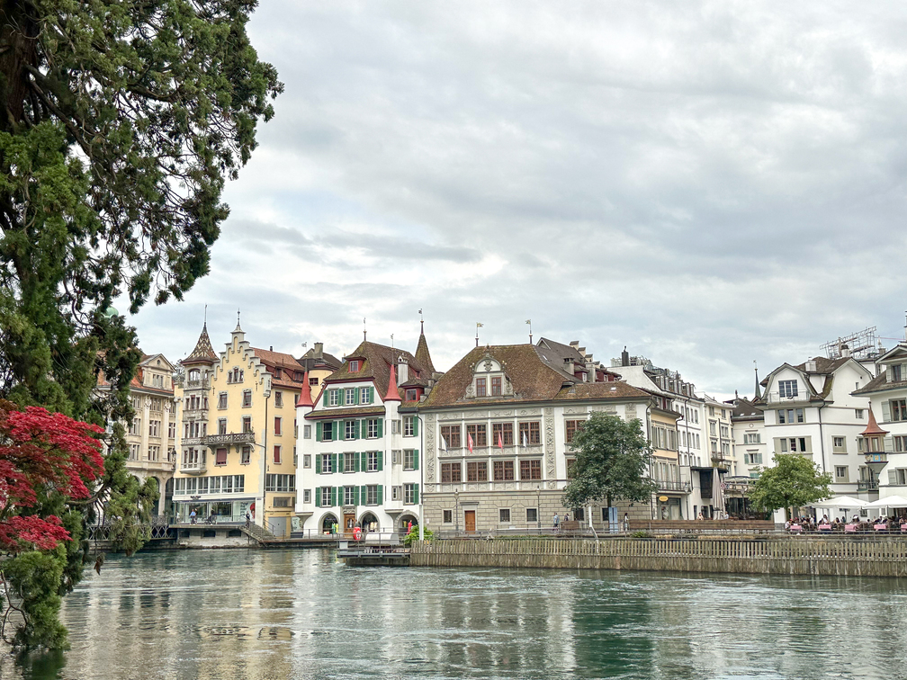 瑞士自由行旅遊攻略-琉森必去景點推薦卡貝爾橋