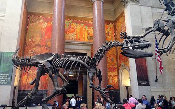 【紐約必做10件事】看劇看秀,看球賽,逛Outlet,吃在地美食,逛博物館,看夜景天際線,看塗鴉…等超詳細攻略秘笈，紐約就是個甚麼都有甚麼都讓你體驗到飽的超狂城市！