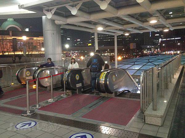 韓國轉機攻略！仁川機場＞首爾＞東大門吃橋村炸雞.夜宿汗蒸幕.逛DDP設計廣場全部一晚搞定!!!