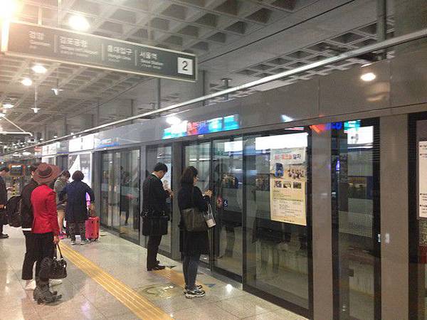 韓國轉機攻略！仁川機場＞首爾＞東大門吃橋村炸雞.夜宿汗蒸幕.逛DDP設計廣場全部一晚搞定!!!